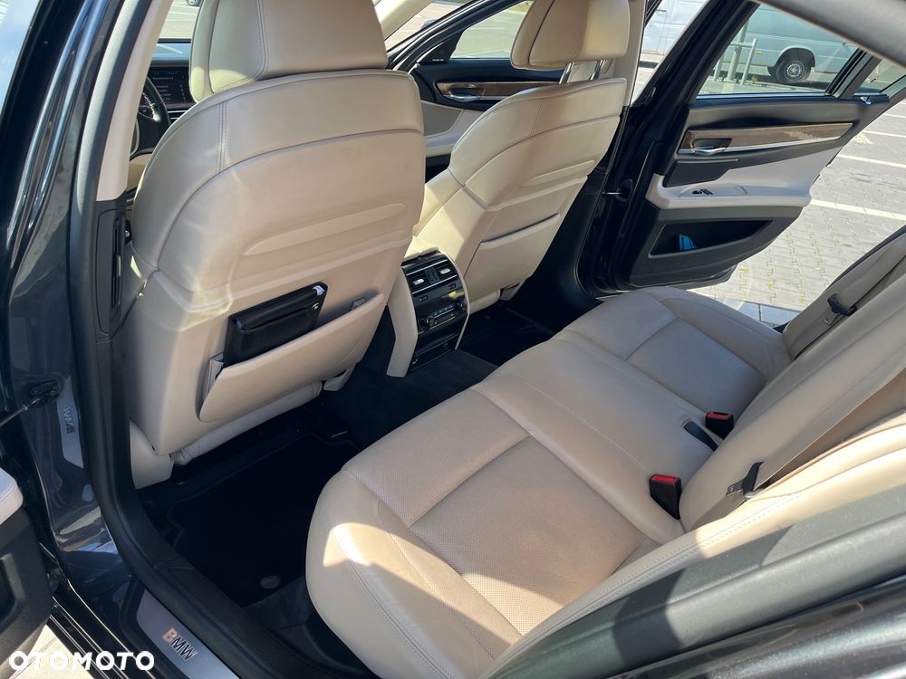 BMW Seria 7 740d - 17