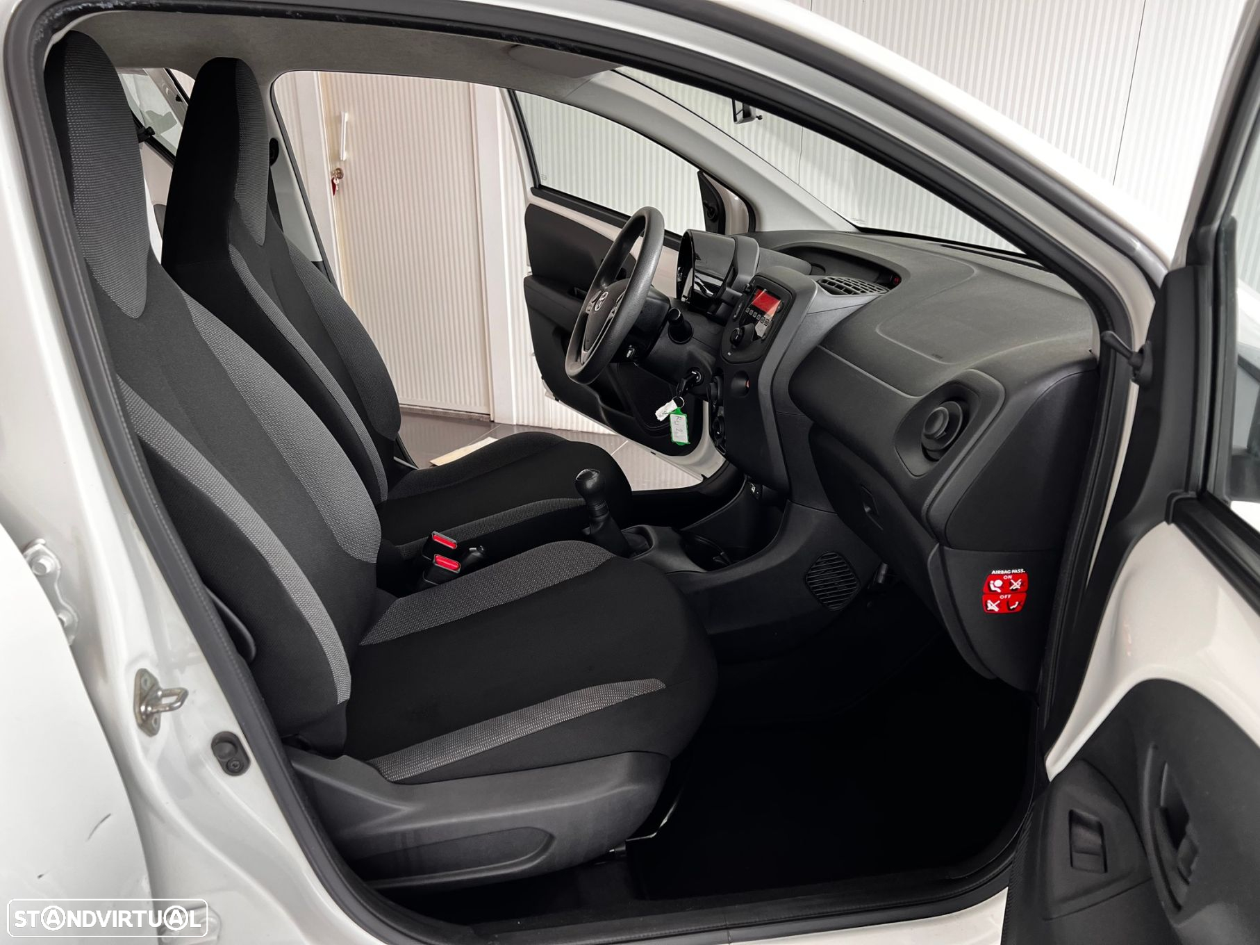 Toyota Aygo 1.0 X-Play - 14