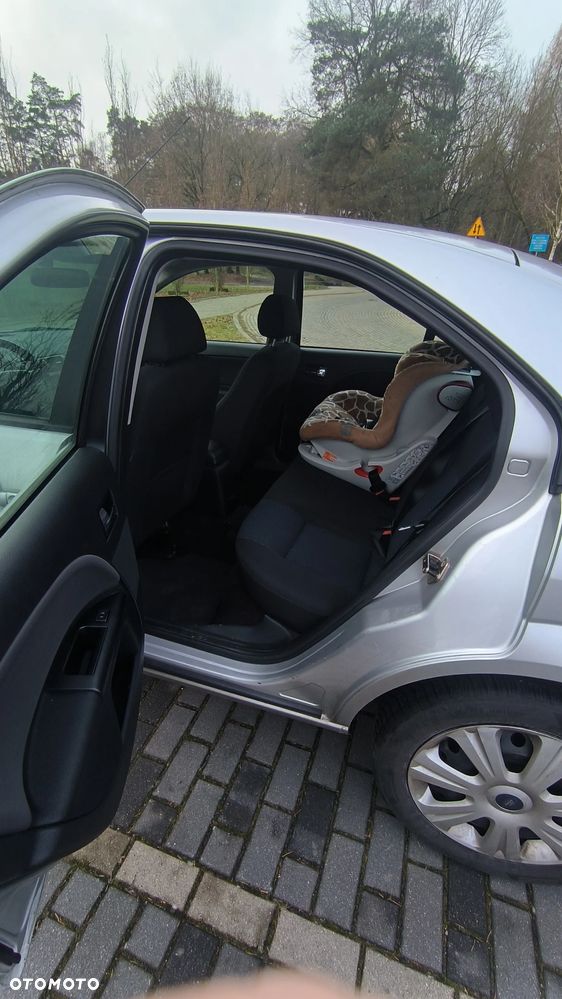 Ford Mondeo 2.0 Ambiente - 8