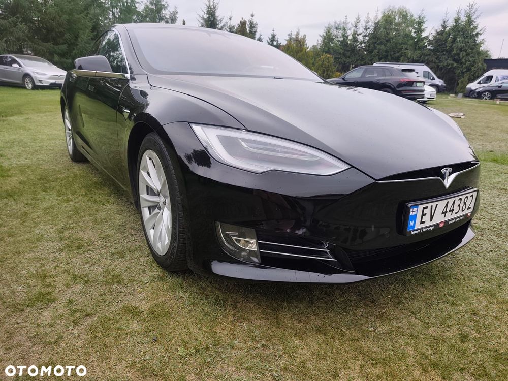 Tesla Model S - 3
