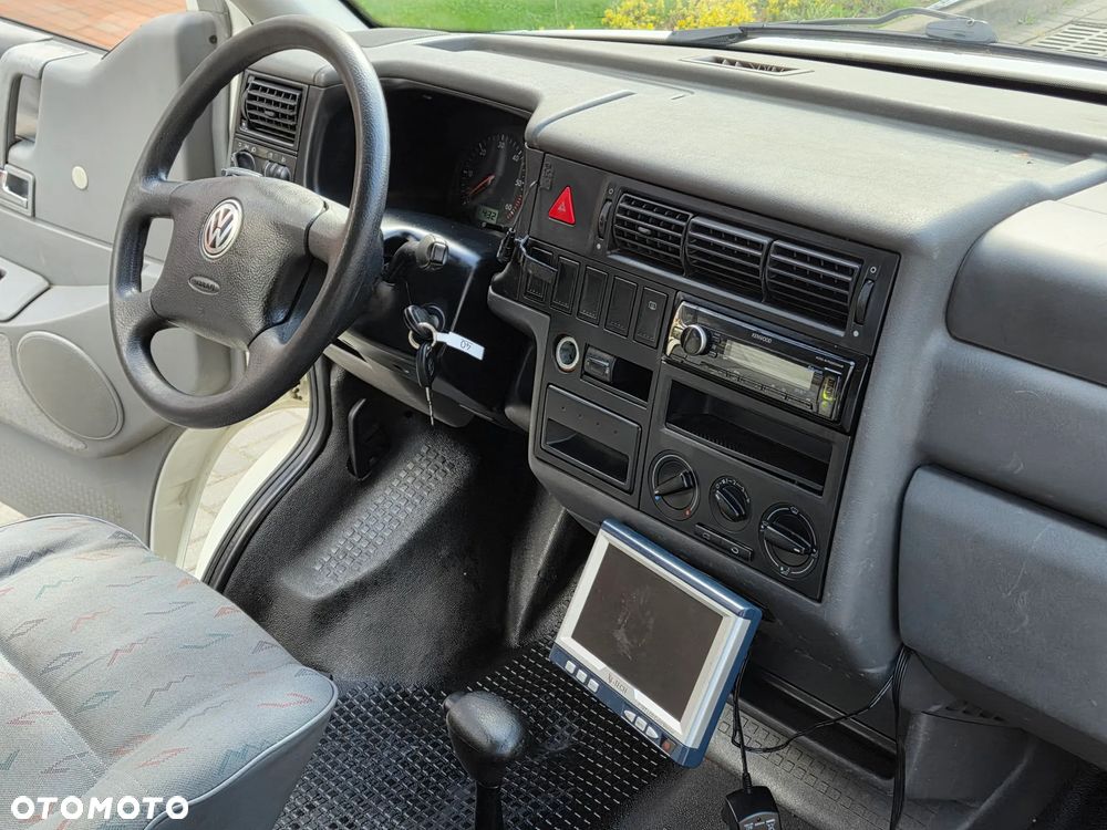 Volkswagen Caravelle - 20