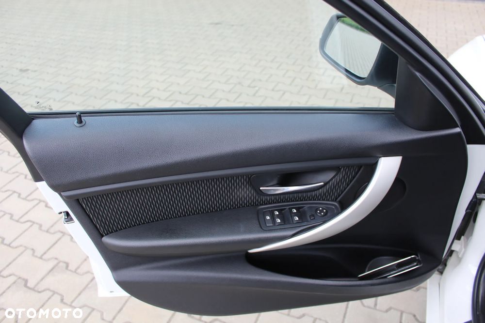 BMW Seria 3 318d - 17