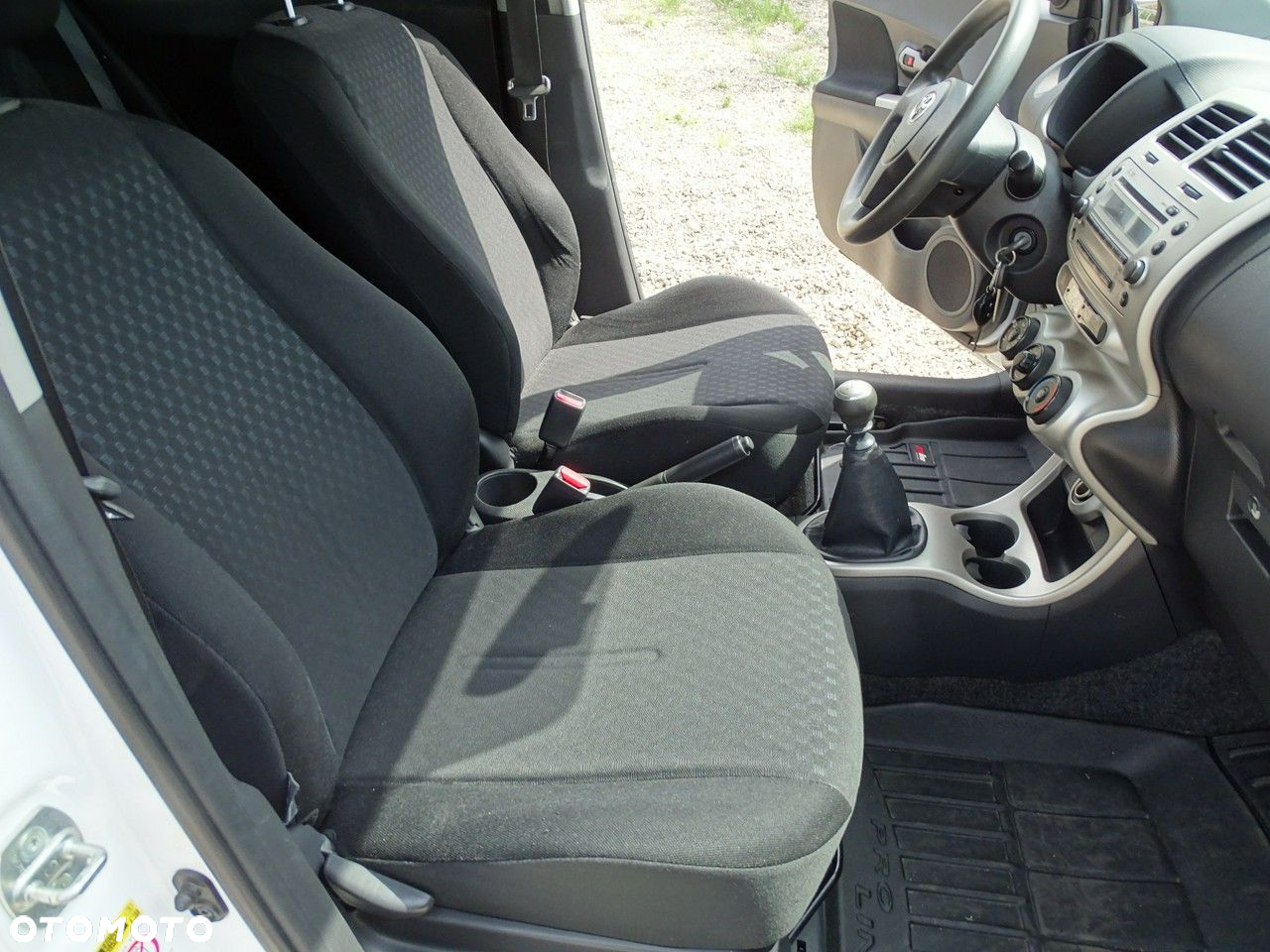 Toyota Urban Cruiser - 10