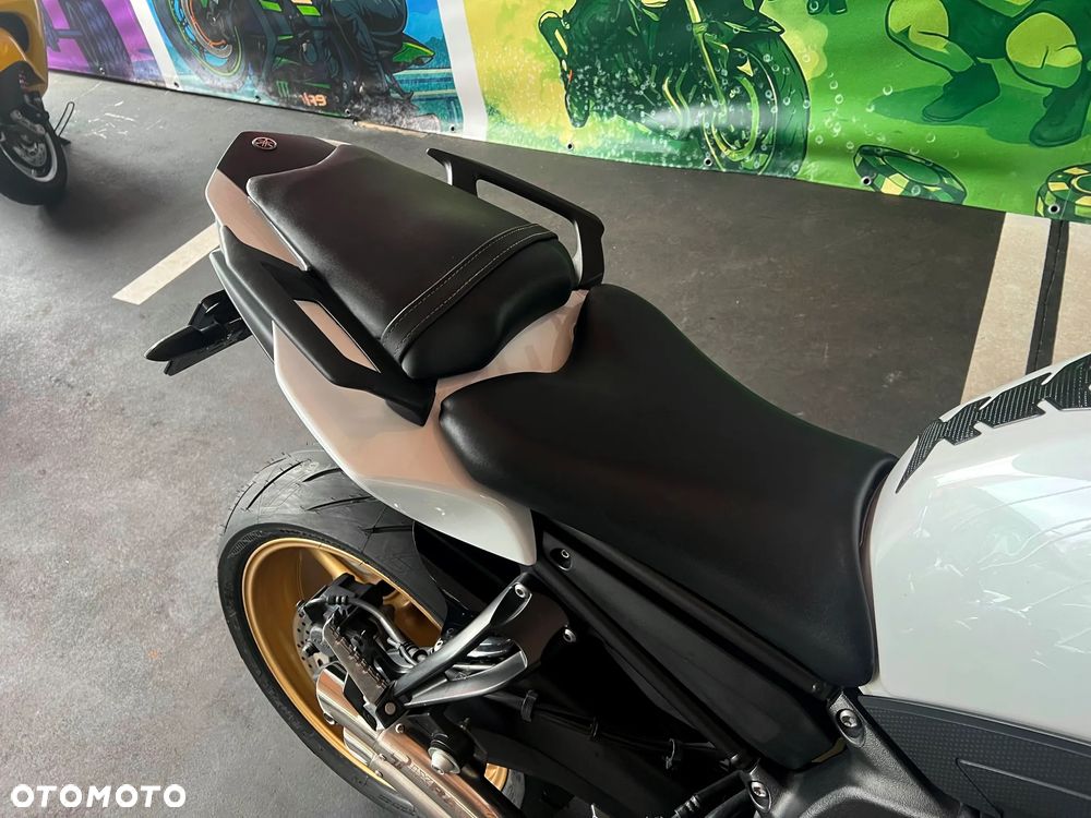 Yamaha FZ - 12