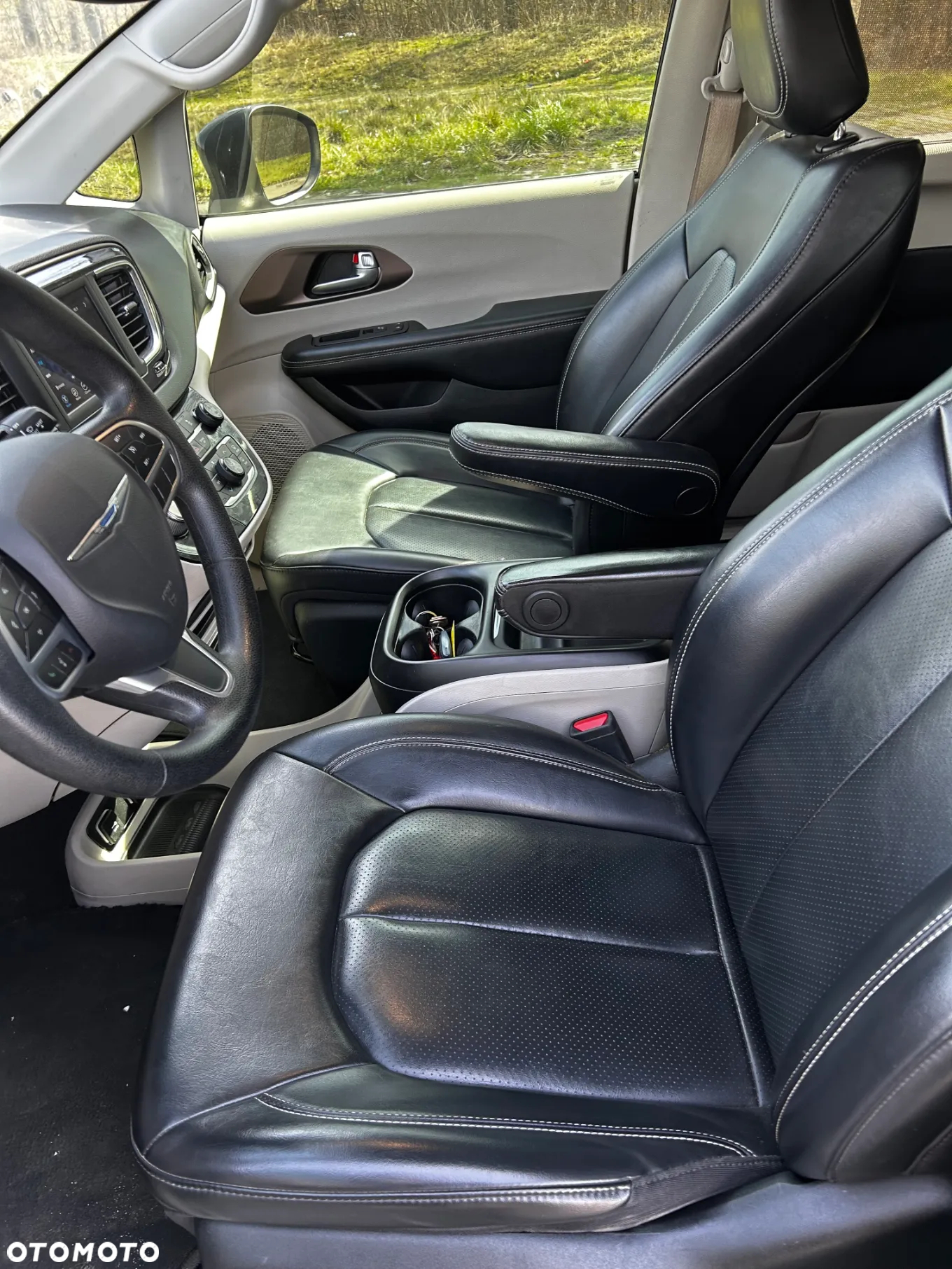 Chrysler Pacifica - 4