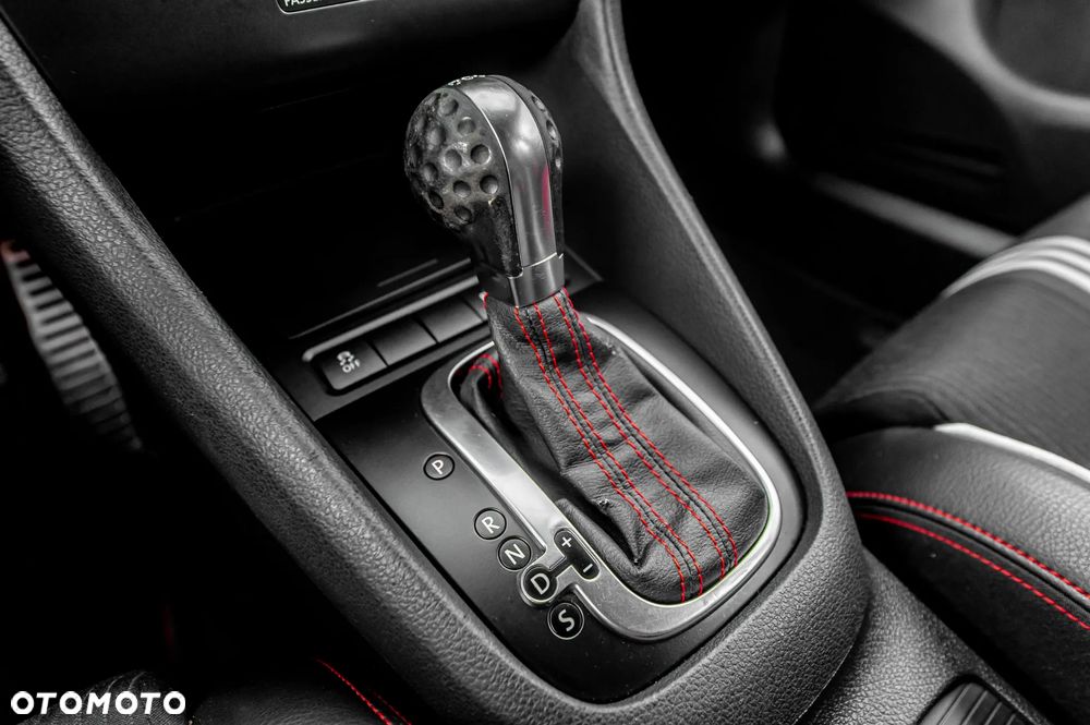 Volkswagen Golf 2.0 GTI DSG adidas - 36