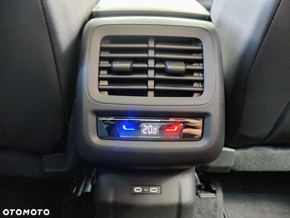 Volkswagen T-Roc - 29