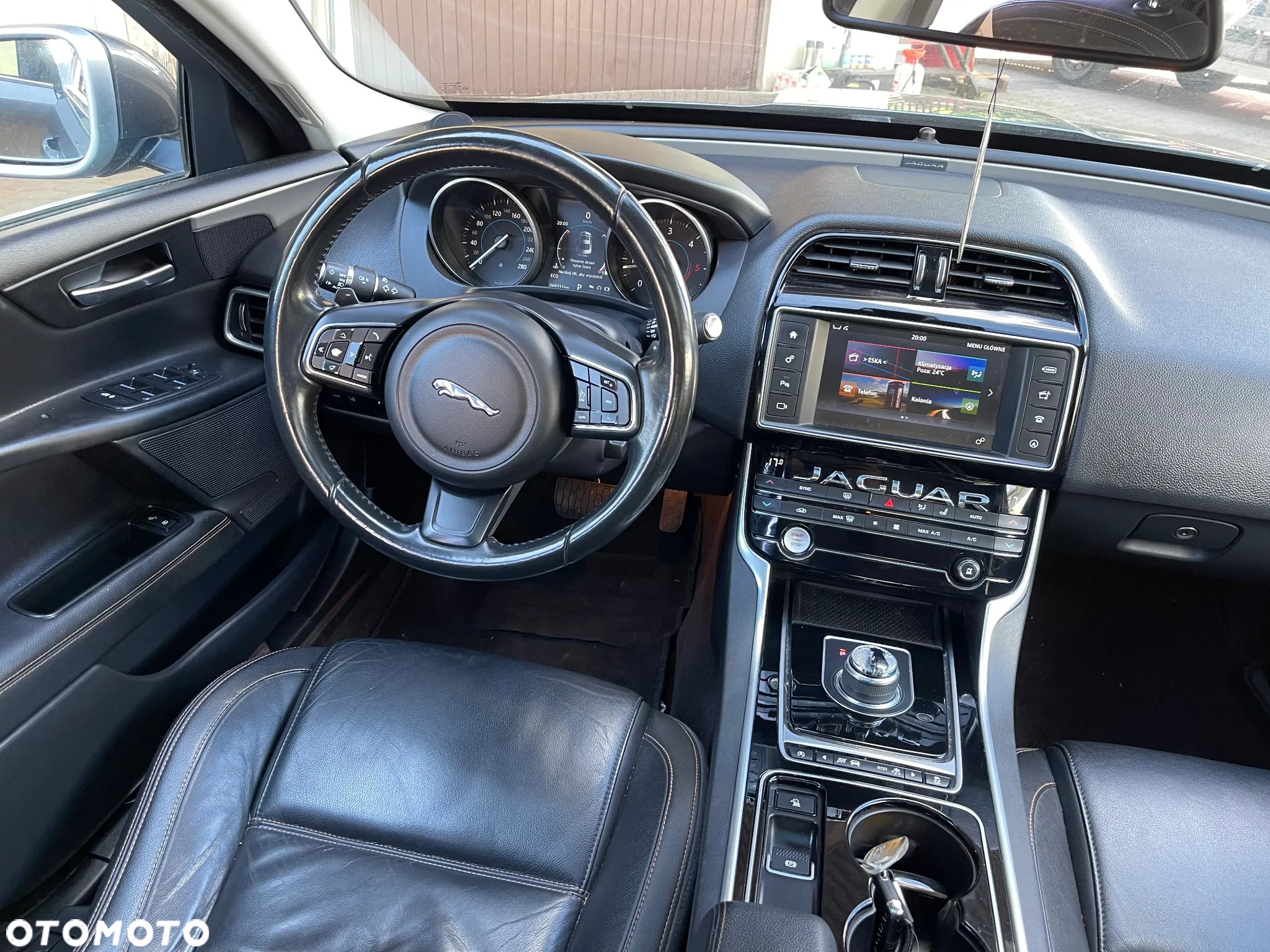Jaguar XE 2.0 D Prestige - 9
