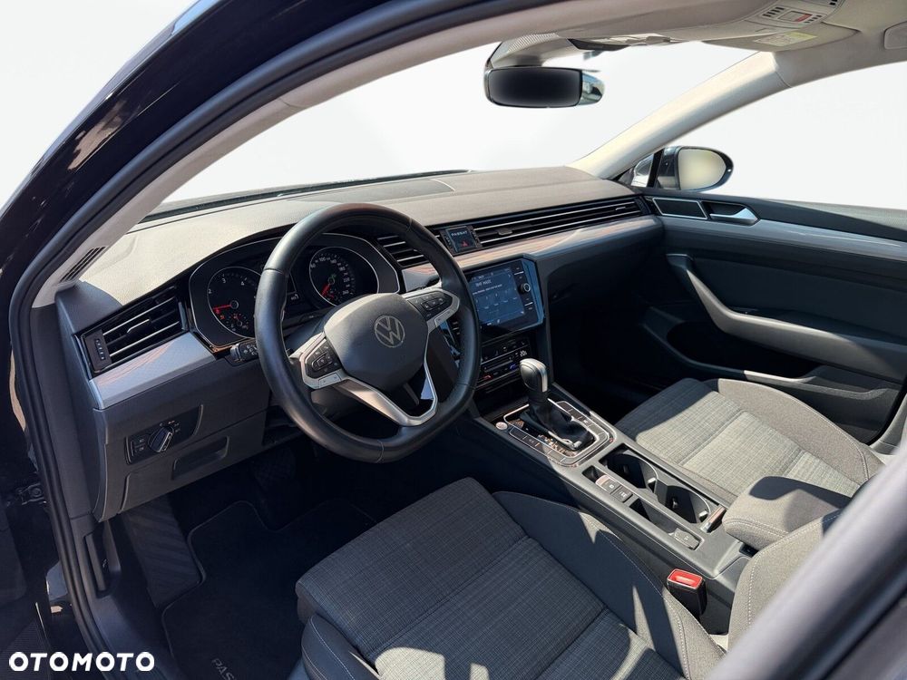 Volkswagen Passat - 10