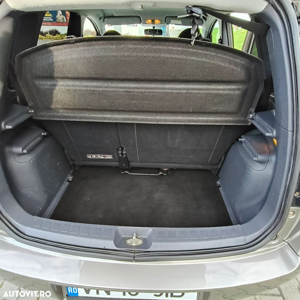 Mitsubishi Colt 1.1 Inform + - 8
