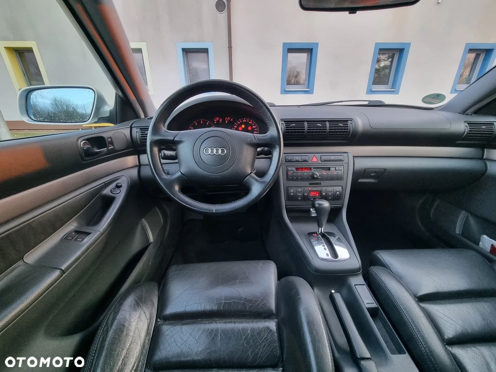 Audi A4 Limousine - 11