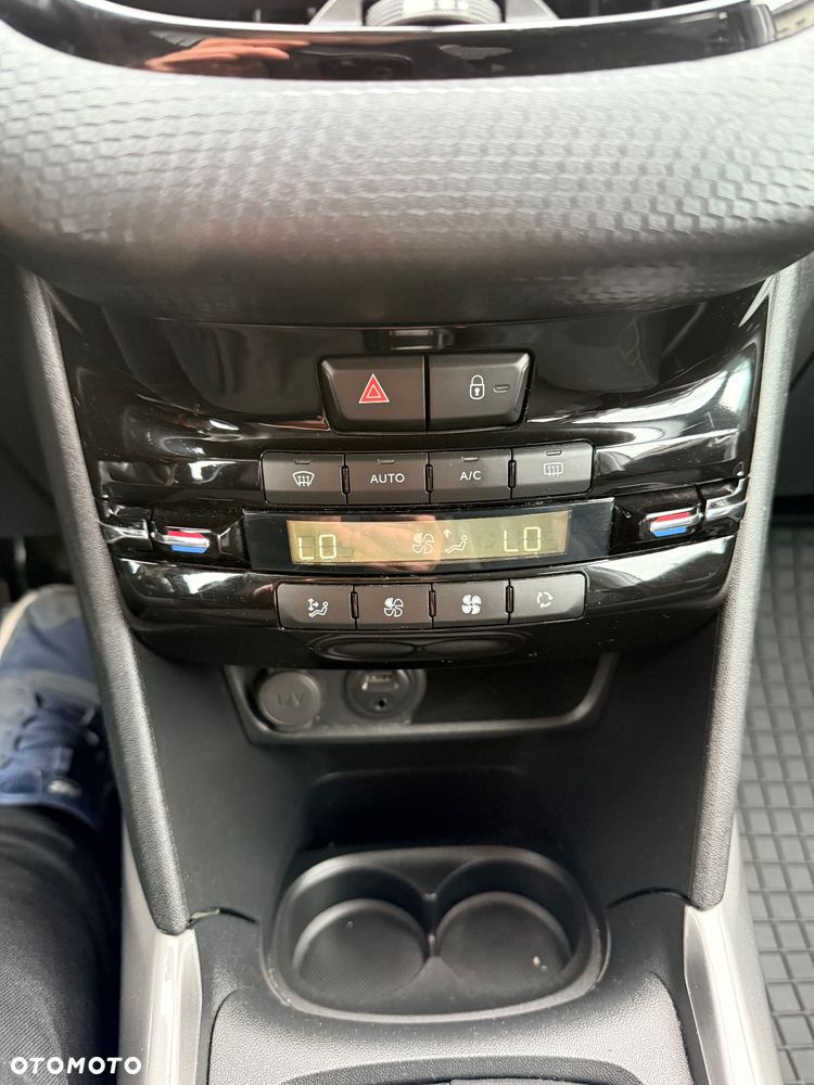 Peugeot 2008 1.2 VTi Allure - 13