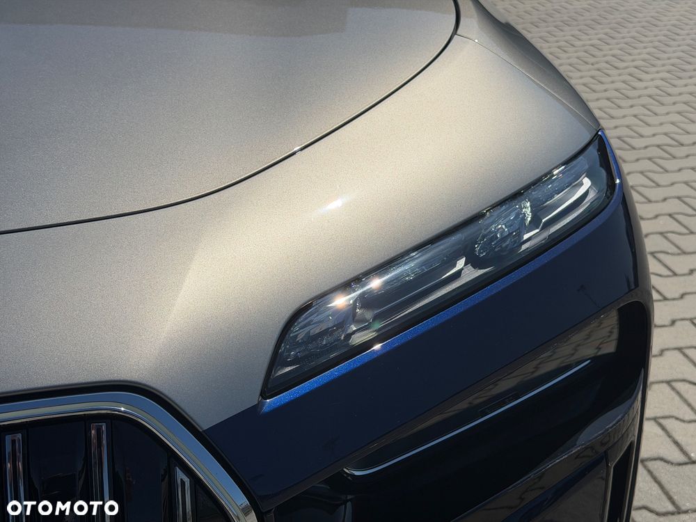 BMW i7 - 16
