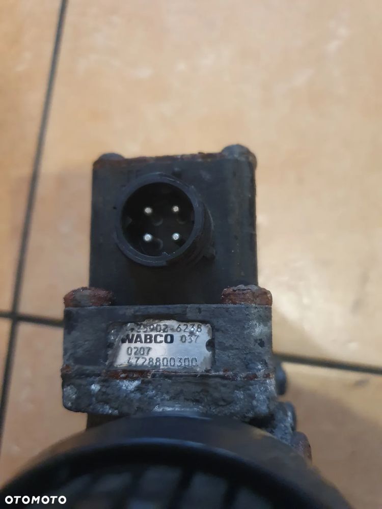 Zawór poduszek ECAS WABCO 4728800300