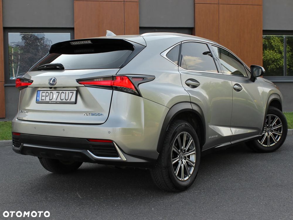 Lexus NX 300h Elite 2WD - 4
