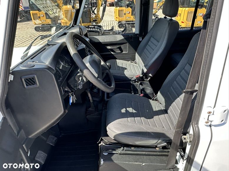 Land Rover Defender 2.2 TD4 E - 19