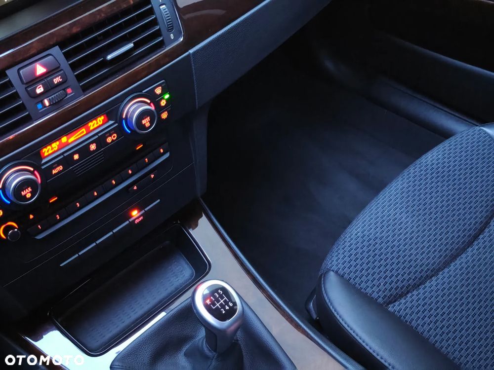 BMW Seria 3 318i Edition Exclusive - 38