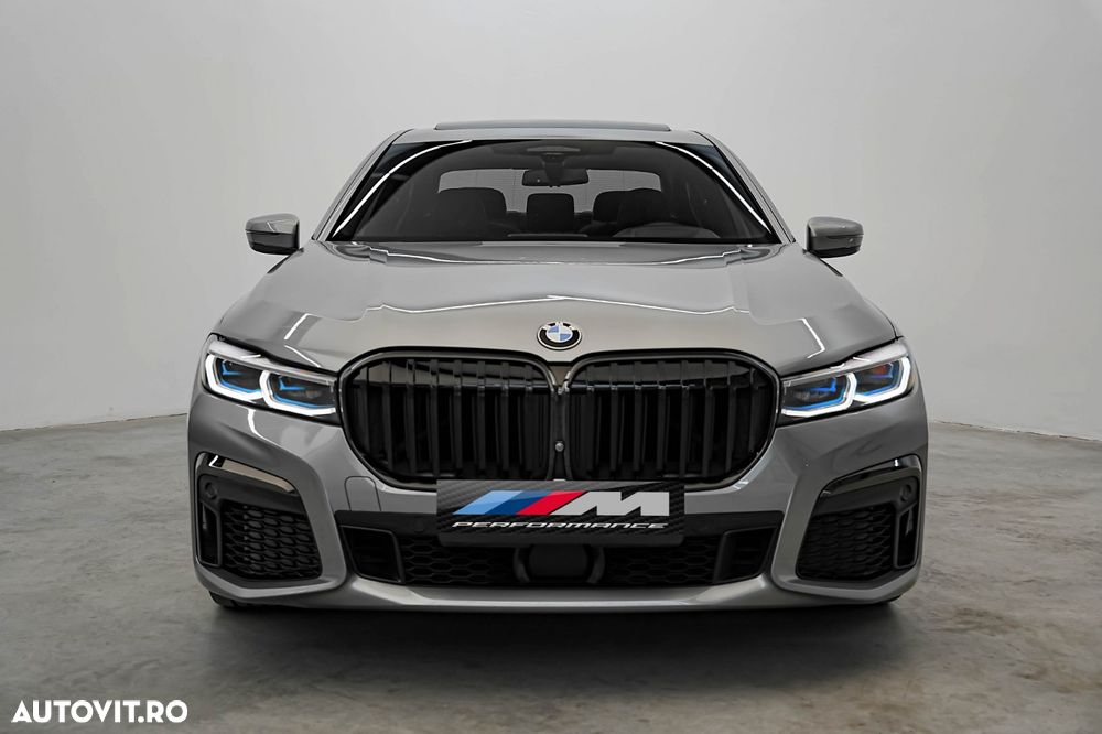 BMW Seria 7 745e - 38
