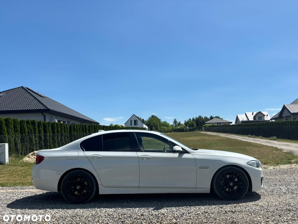 BMW Seria 5 528i xDrive Sport-Aut - 11