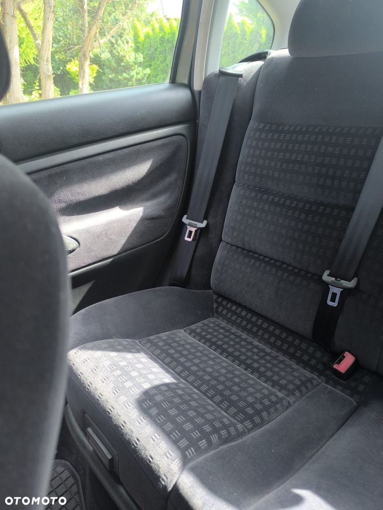 Volkswagen Passat 1.6 Comfortline - 9