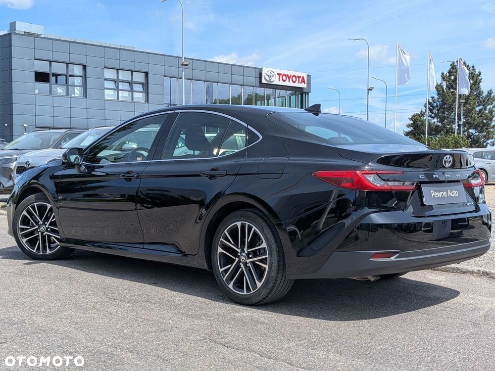 Toyota Camry - 17