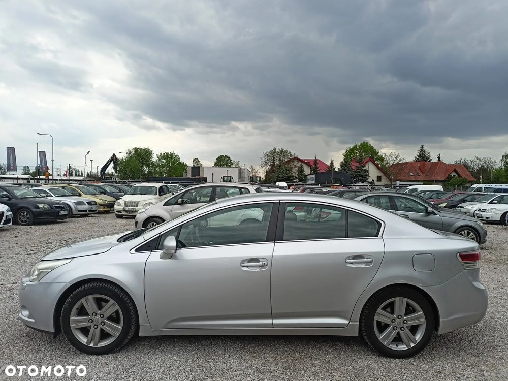 Toyota Avensis - 2