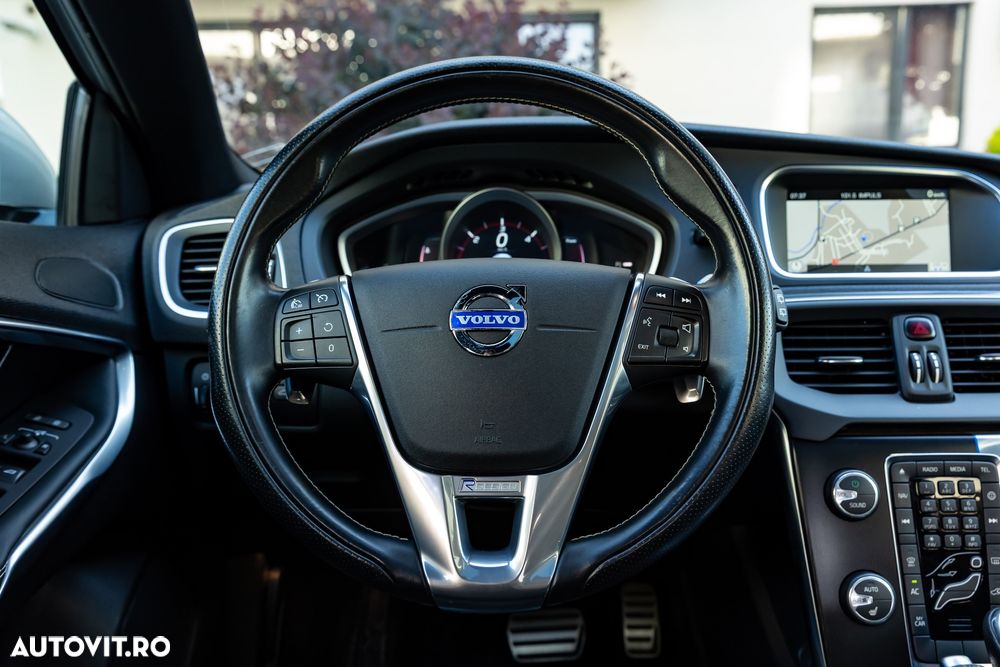 Volvo V40 D4 VEA Aut. R-Design - 19