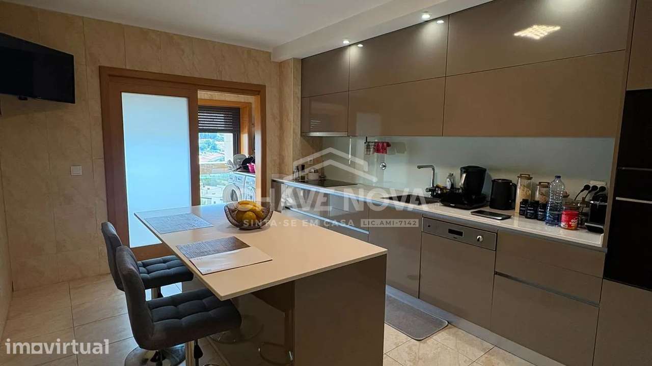 Apartamento T3 Mobilado c/ Garagem Box em São João de Ver - Grande imagem: 2/16