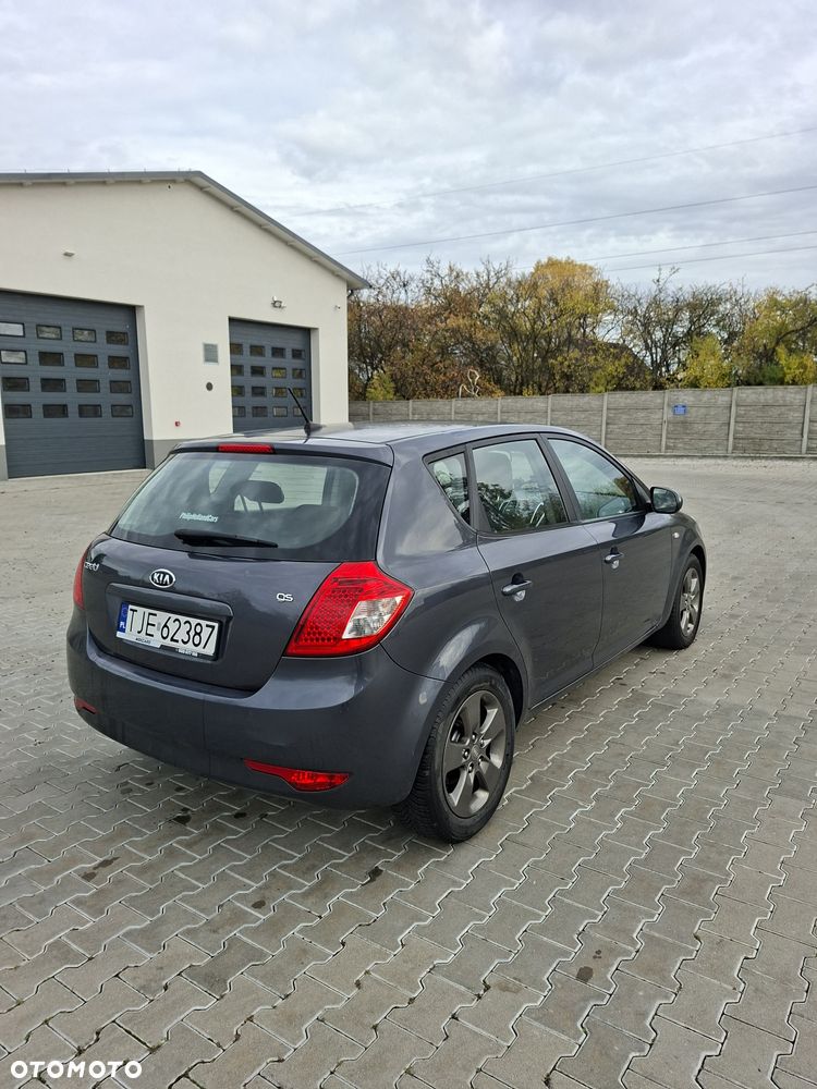 Kia Ceed - 10