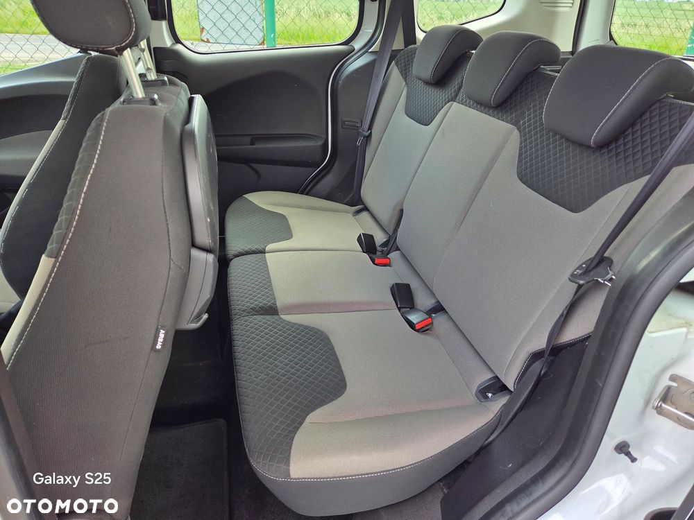 Ford Courier - 10