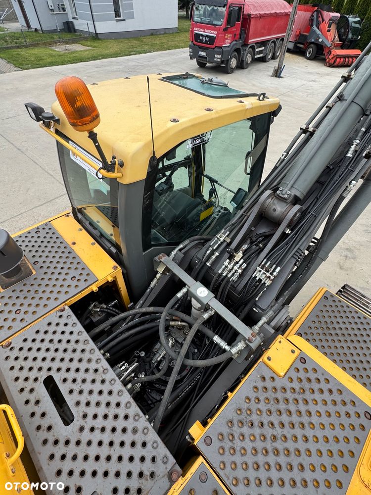 Volvo EC 240 CNL - 22
