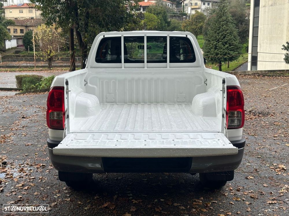 Toyota Hilux 2.4 D-4D 4WD CE Trial - 14