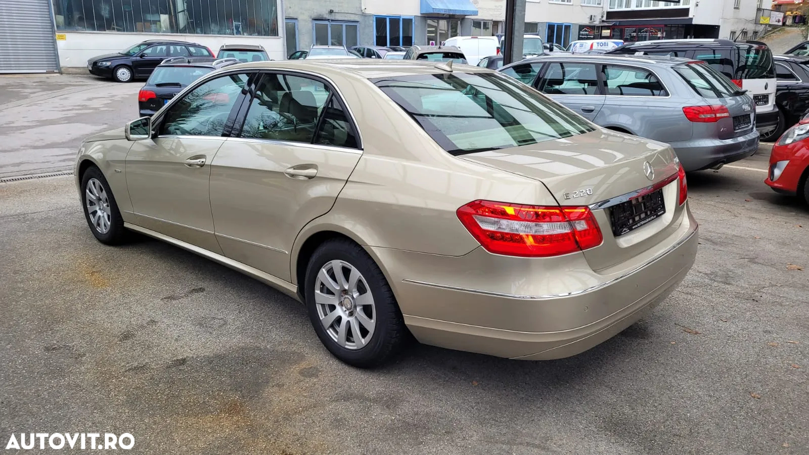 Mercedes-Benz E 220 BlueTEC 9G-TRONIC Avantgarde - 4