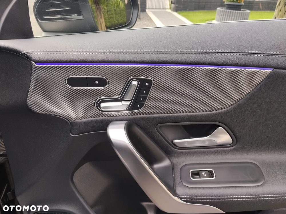 Mercedes-Benz CLA 200 d Progressive - 31