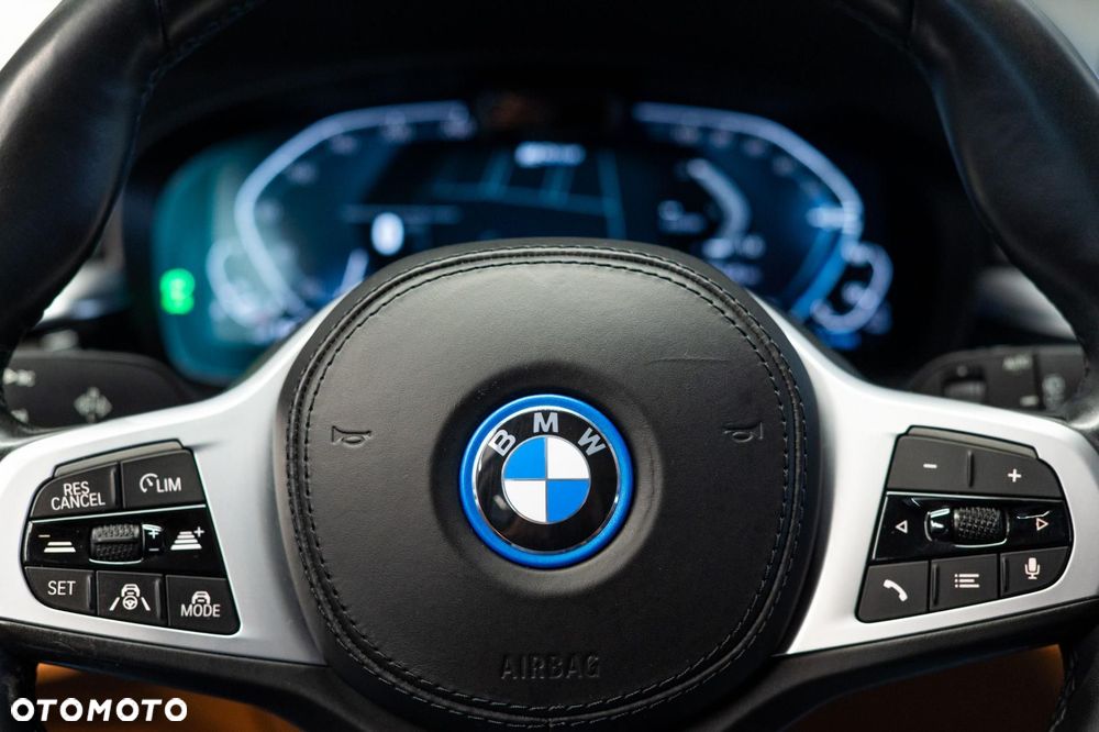BMW Seria 5 530e xDrive - 25