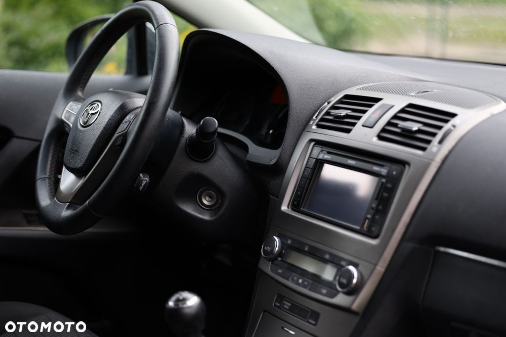 Toyota Avensis - 12