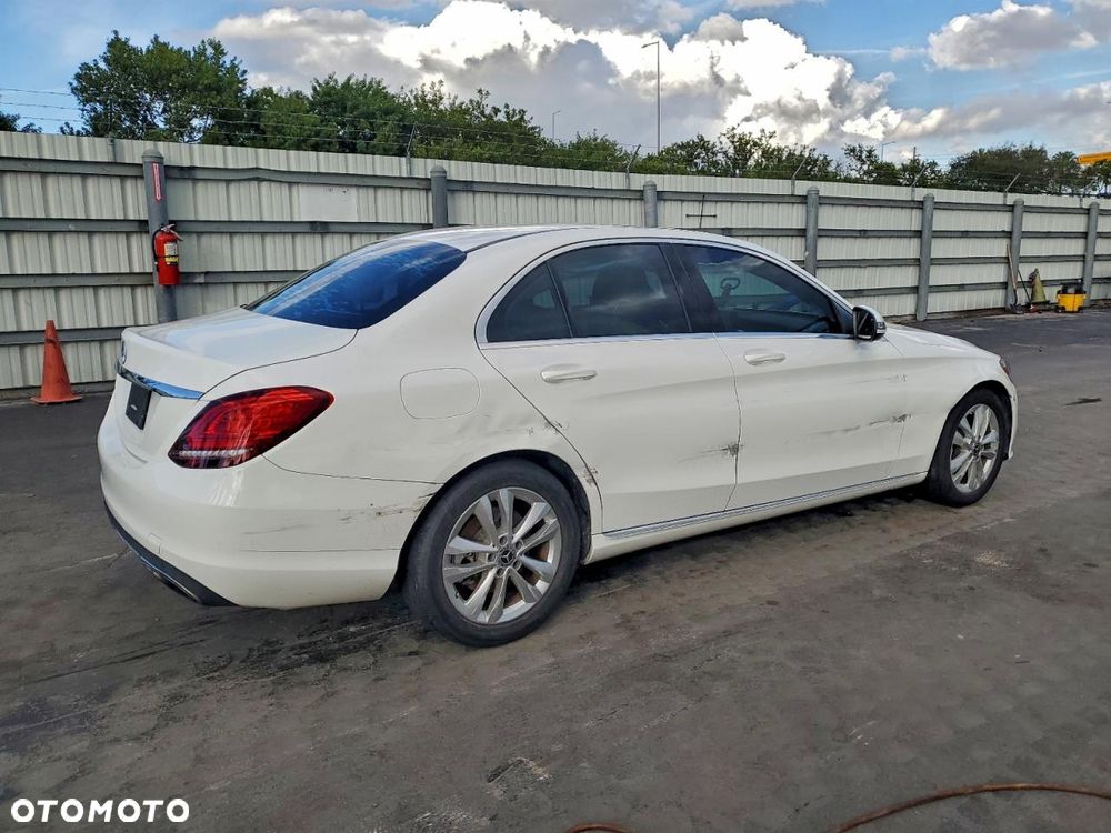 Mercedes-Benz Klasa C 300 9G-TRONIC - 4