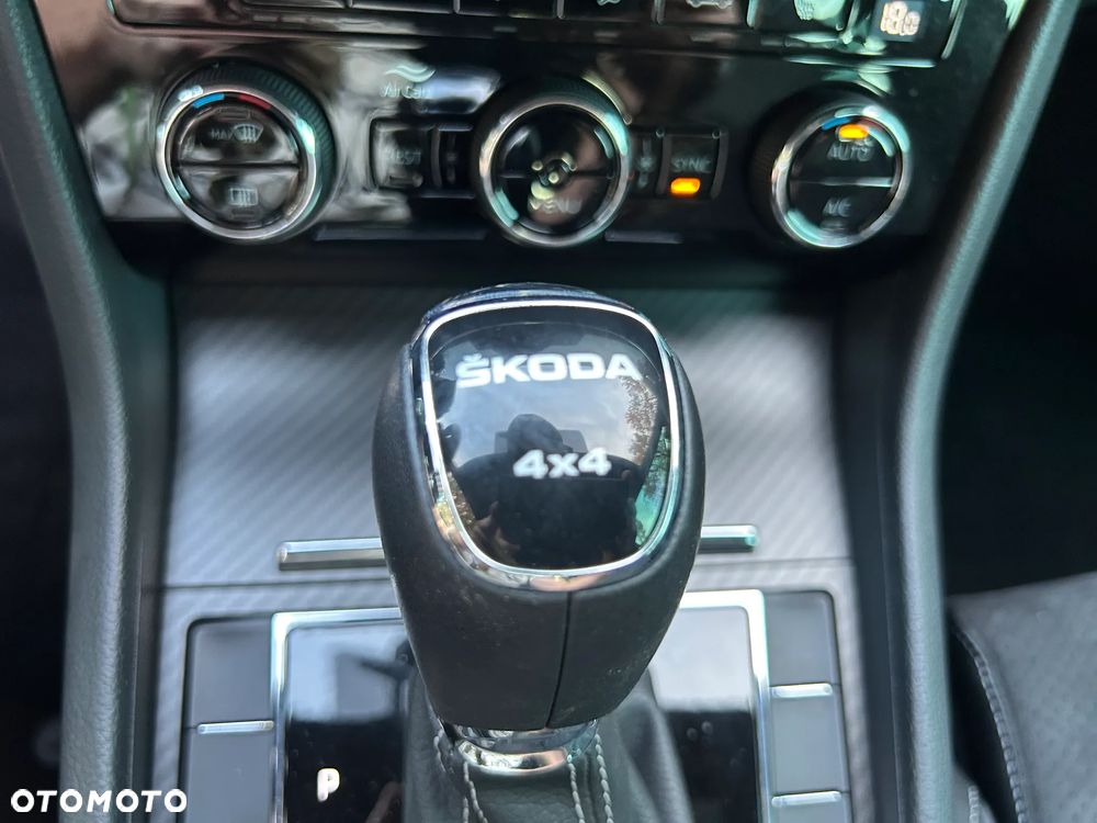 Skoda Superb 2.0 TDI SCR 4x4 Sportline DSG - 26