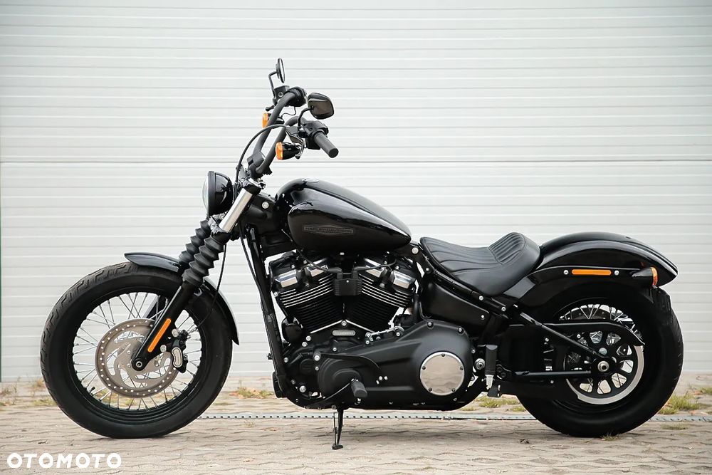 Harley-Davidson Softail Street Bob - 2