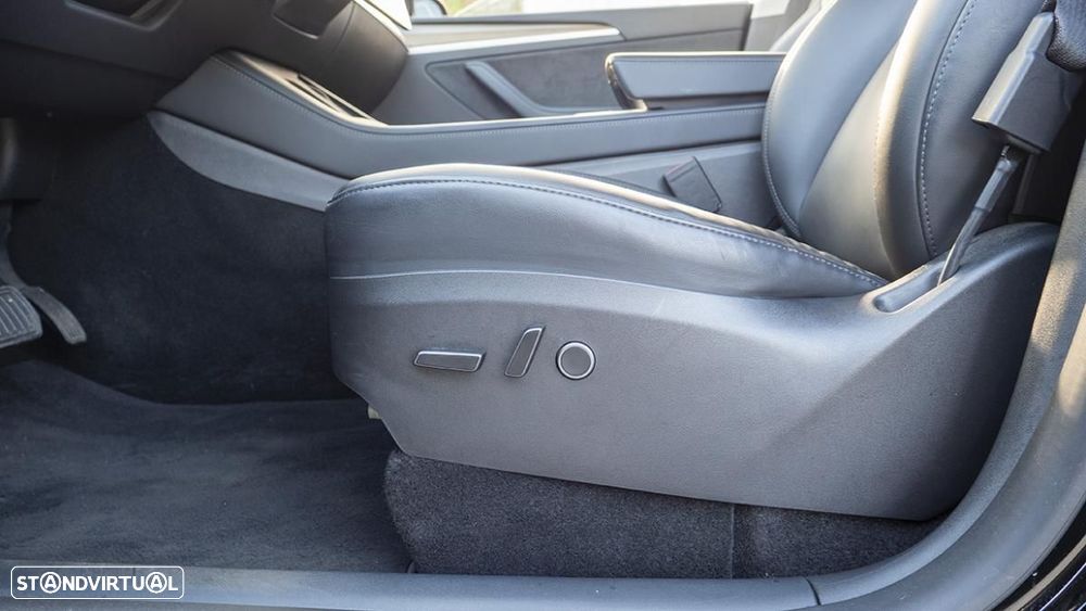 Tesla Model Y Long Range Dual Motor AWD - 12