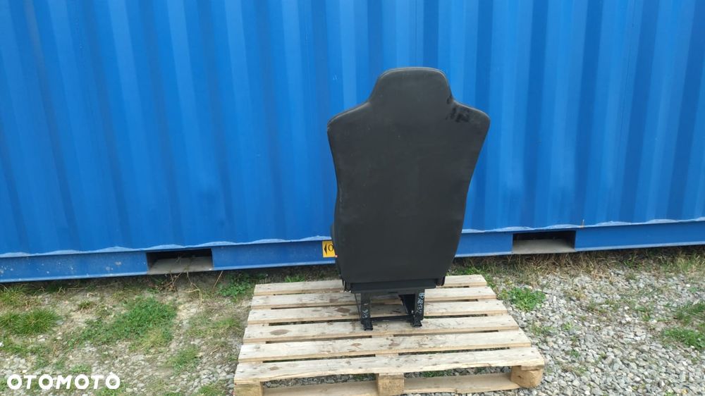 FOTEL PASAŻERA RENAULT TRUCK D T C K MIDLUM PREMIUM NO 326/001 - 2