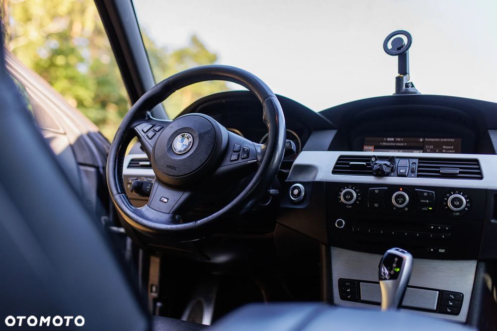 BMW Seria 5 530d xDrive - 28