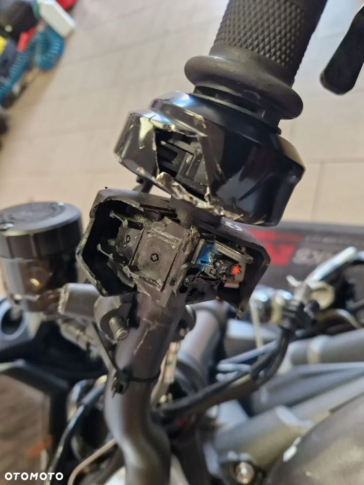 Triumph Street Triple - 23