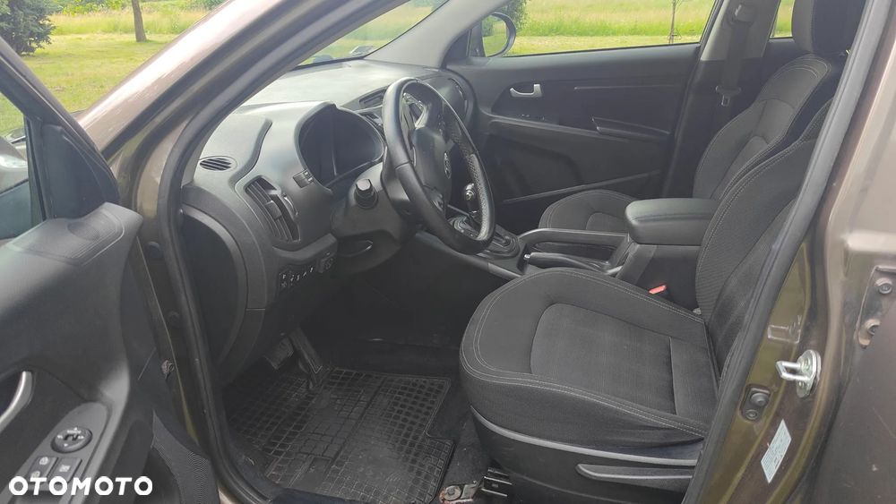 Kia Sportage 2.0 L - 10