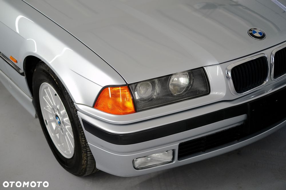 BMW Seria 3 323i - 9