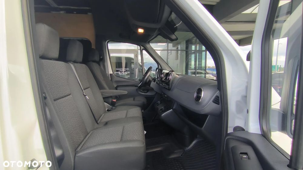 Mercedes-Benz Sprinter - 13