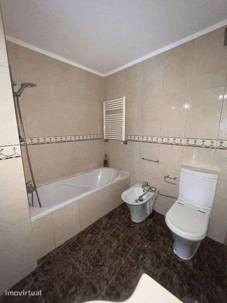Apartamento T2 com Suíte para Arrendamento – Areosa, Porto - Grande imagem: 4/12