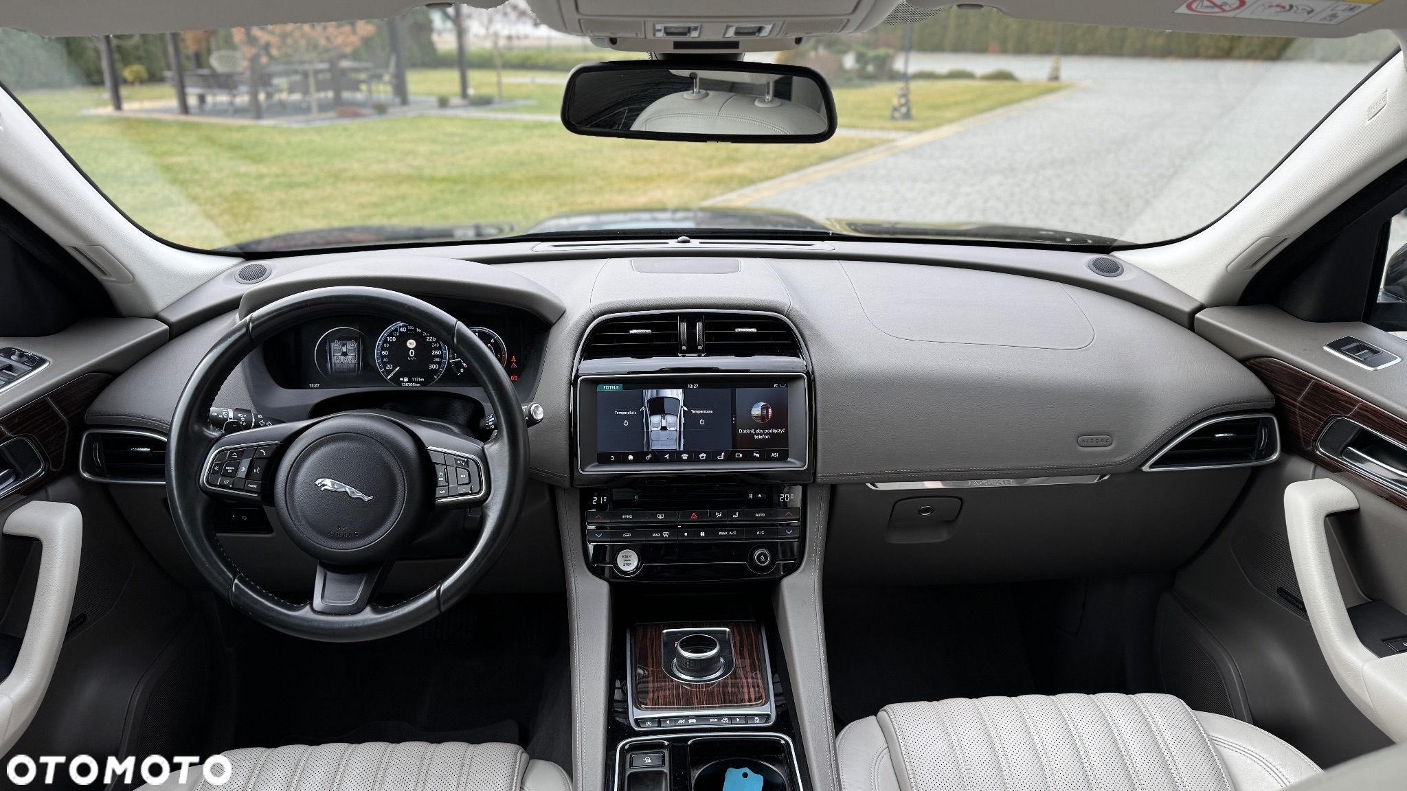 Jaguar F-Pace - 10