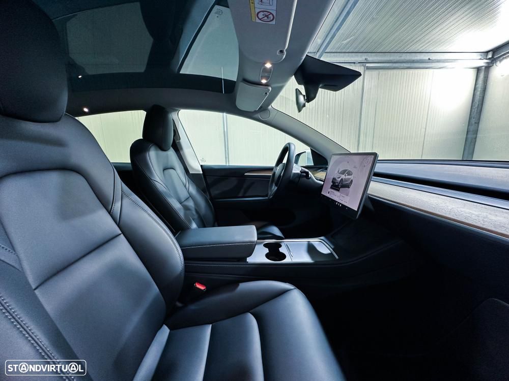 Tesla Model Y Long Range Dual Motor AWD - 32