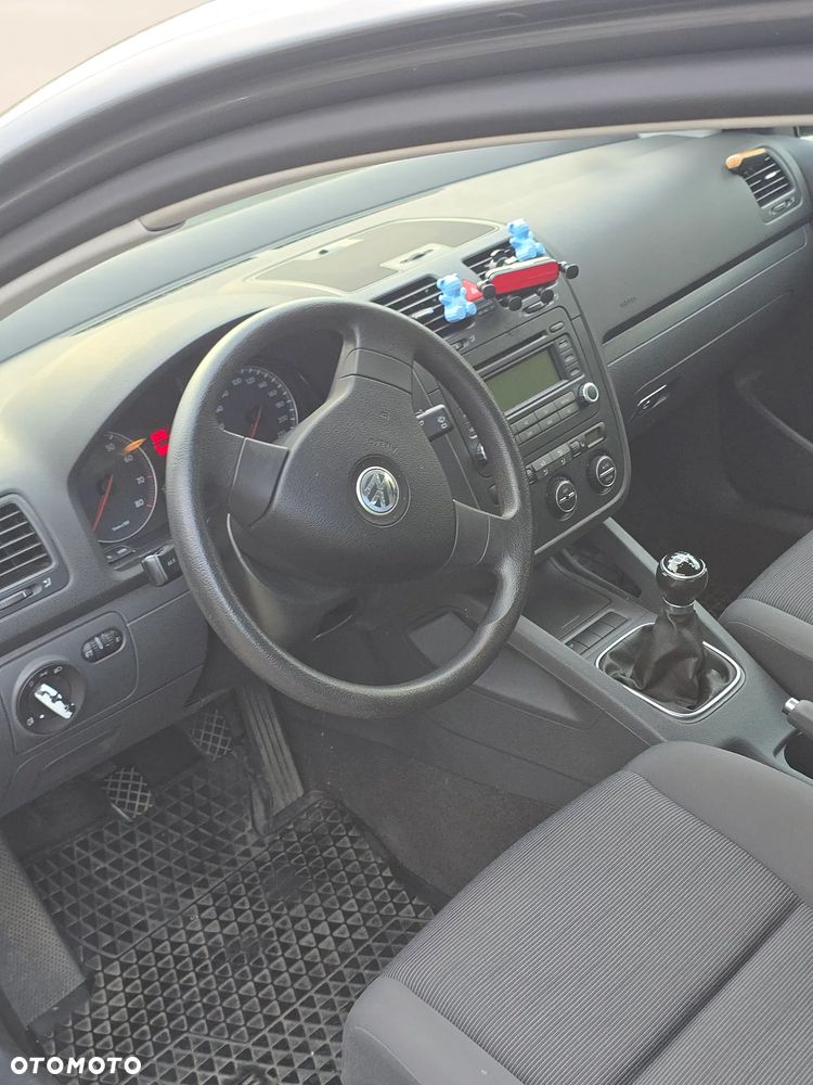 Volkswagen Golf - 6
